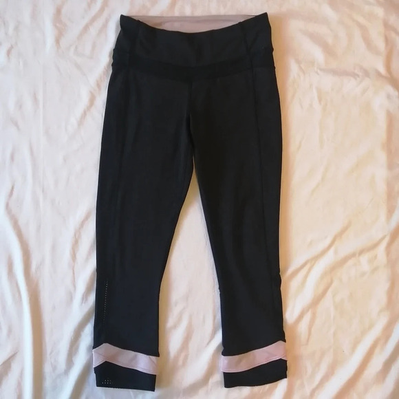 Lululemon Sweaty or Not Crop 21" Full-On Luxtreme Watermark Black Pink Leopard 4 - Picture 3 of 16